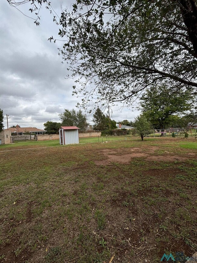 Building Photo - 1420 E 21st St