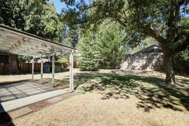 Building Photo - 3Bd/1.75Ba Kirkland House