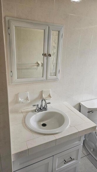 Building Photo - 421 Ardmore Rd