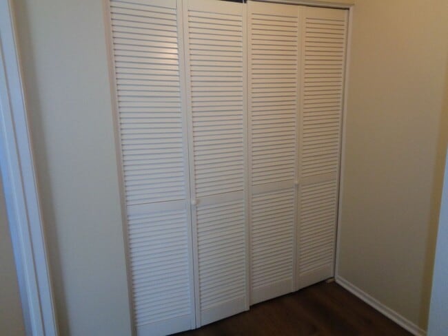 Building Photo - 2 Story 2 Bedroom Condo in the Willow Creek Condo Complex