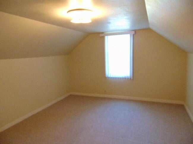 Building Photo - Adorable 3BD Home with Tons of Vintage Charm!