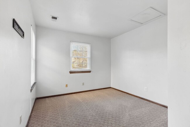 Building Photo - Spacious 2-Bed, 3.5-Bath Townhouse with St...