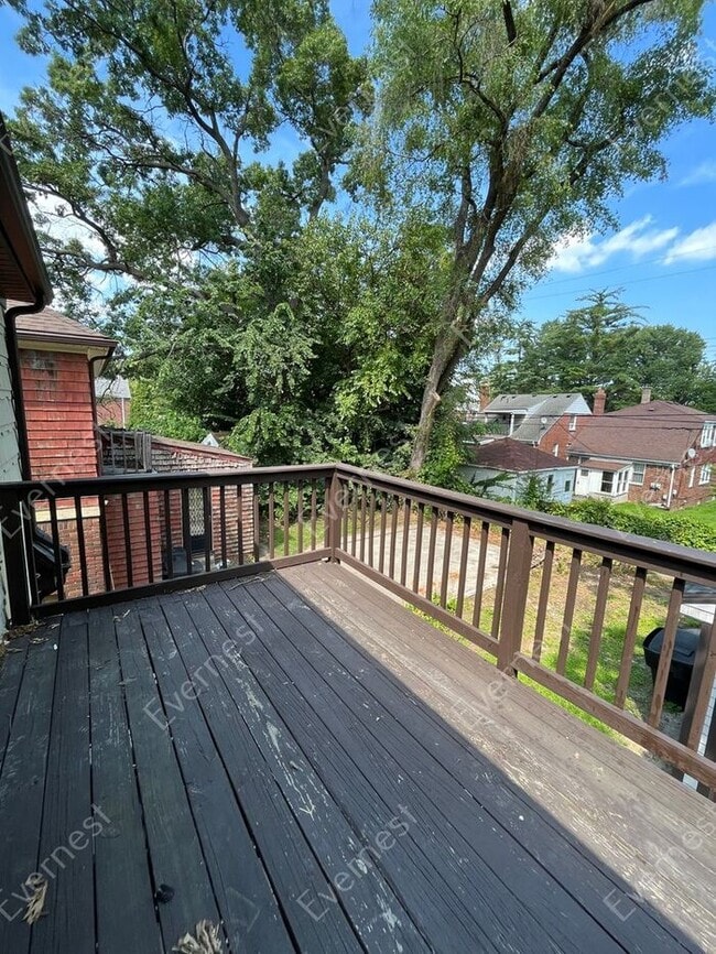 Building Photo - Charming 2-Bedroom Home with Modern Amenit...