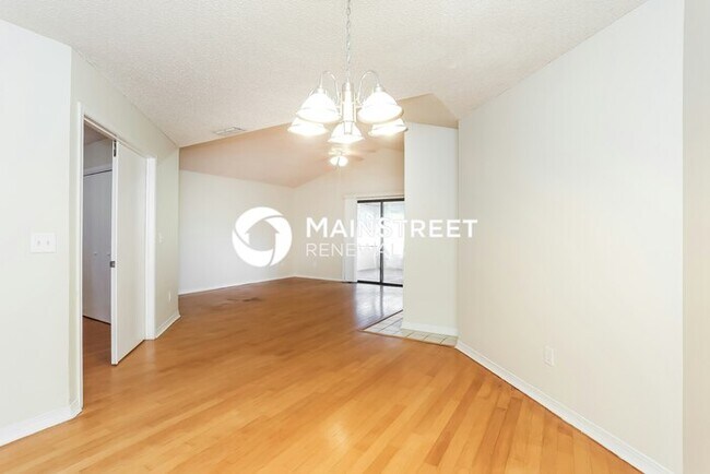 Building Photo - 3 Bedroom Pet-Friendly Home in Jacksonville, FL with Main Street Renewal