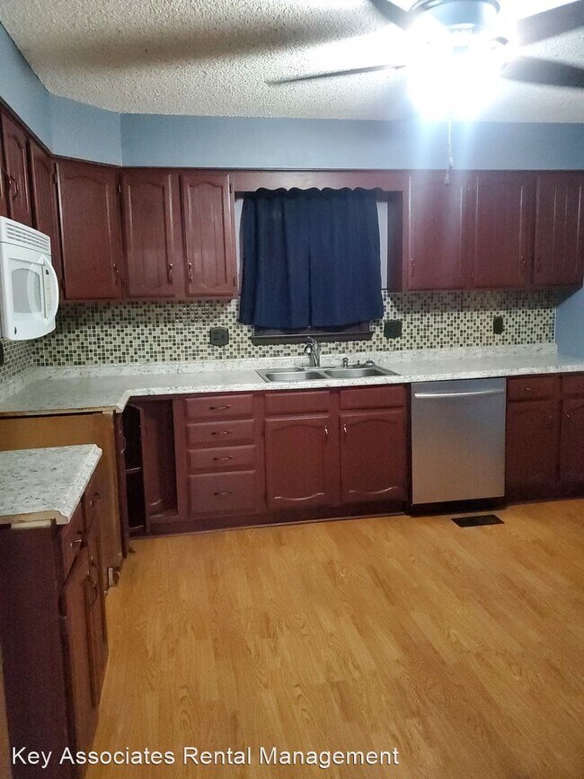Building Photo - 3 br, 2.5 bath House - 2122 NW Kendall