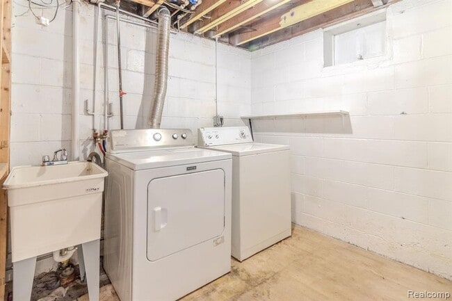 Building Photo - 8126 Standard St