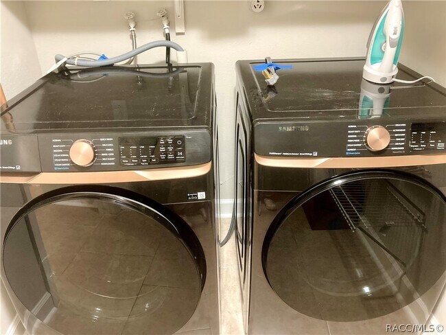 Building Photo - 11449 W Bayshore Dr