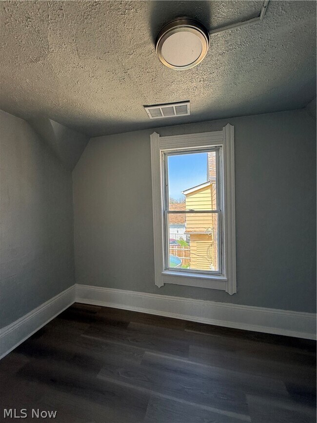 Building Photo - 3514 W 58th St