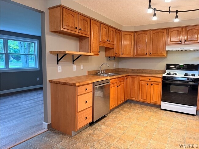 Building Photo - 4890 Bussendorfer Rd