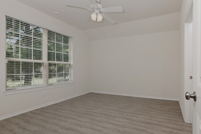 Building Photo - 130 Pioneer Canyon Pl