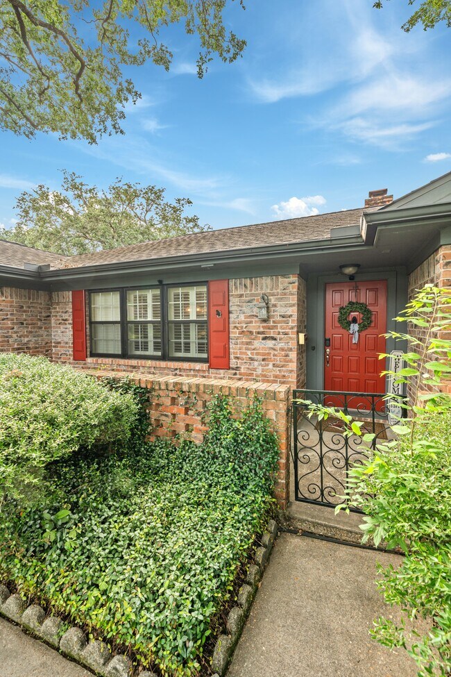Building Photo - 8426 Edgemoor Dr