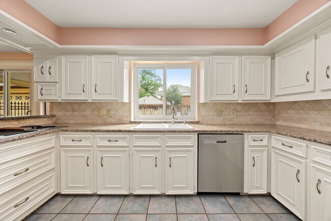Building Photo - 12914 Ivyforest Dr