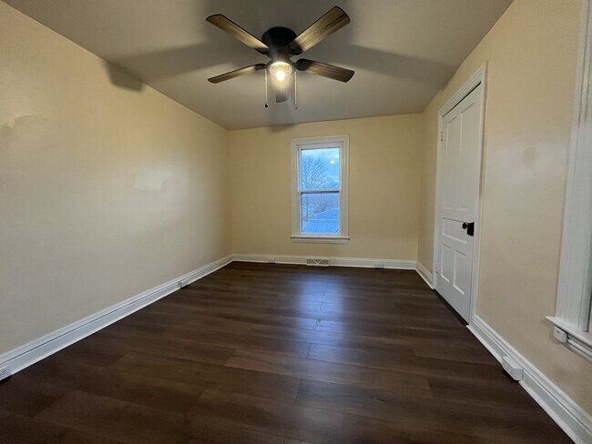 Building Photo - 314 Main St