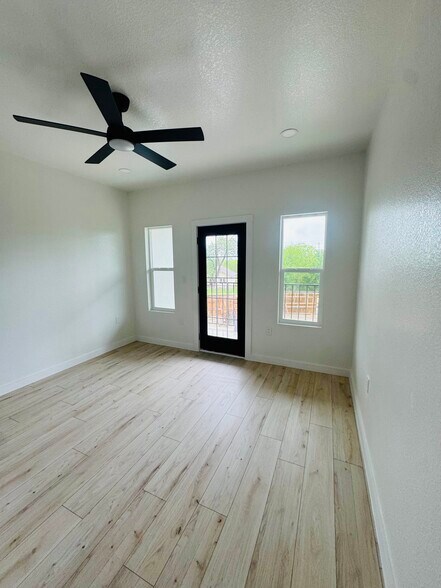 Building Photo - 387 Old Lockhart Rd