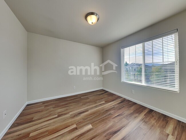 Building Photo - 2741 Link Ave