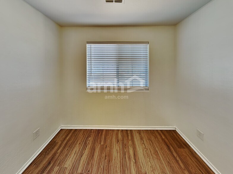 Building Photo - 349 E Maddison St