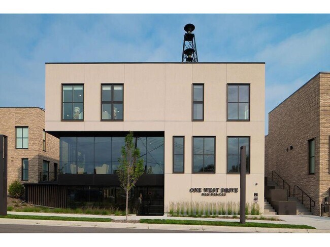 Building Photo - 262 West Dr