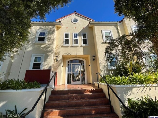 Primary Photo - 300 E Providencia Ave
