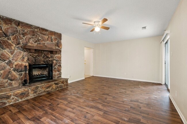 Building Photo - 6301 Sunnybrook Dr