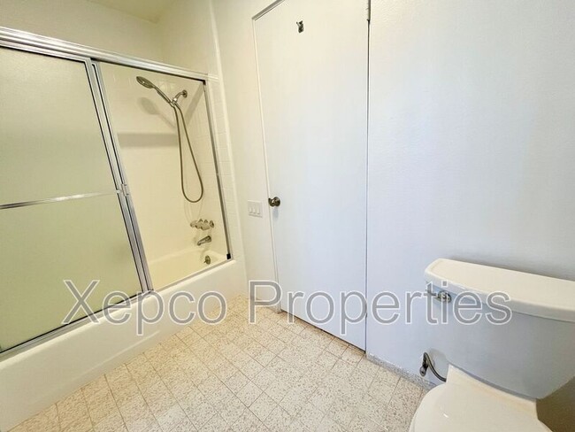 Building Photo - 2571 N Whitewater Club Dr