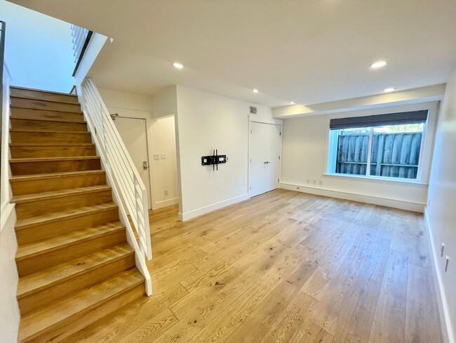 Building Photo - Sunny! High Tech! Potrero Hill Condo! PROG...