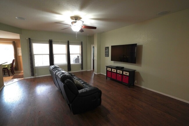 Building Photo - Immaculate Rental in Schertz! Realtor Commission: $500