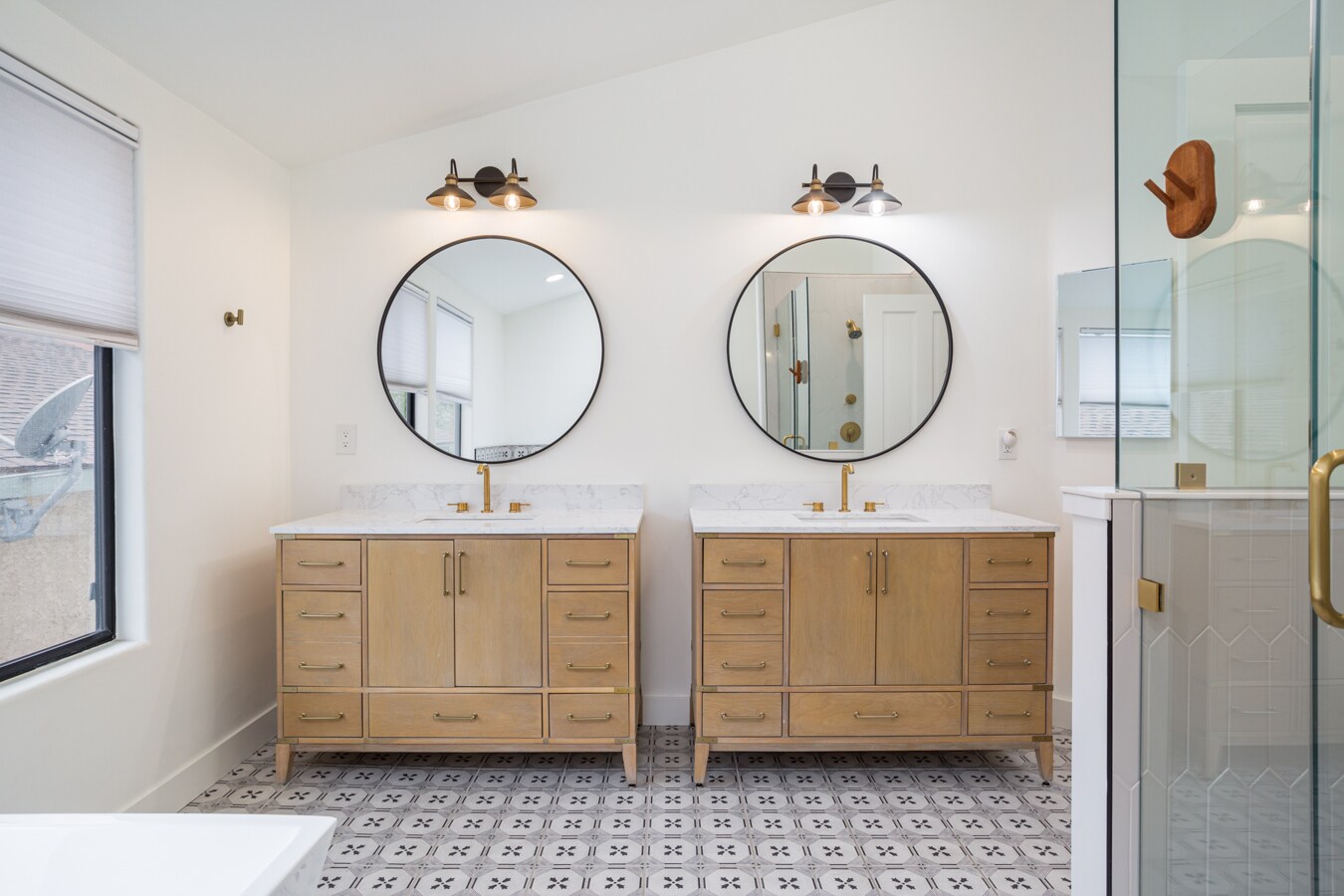 large primary bath - 162 Avenida Florencia