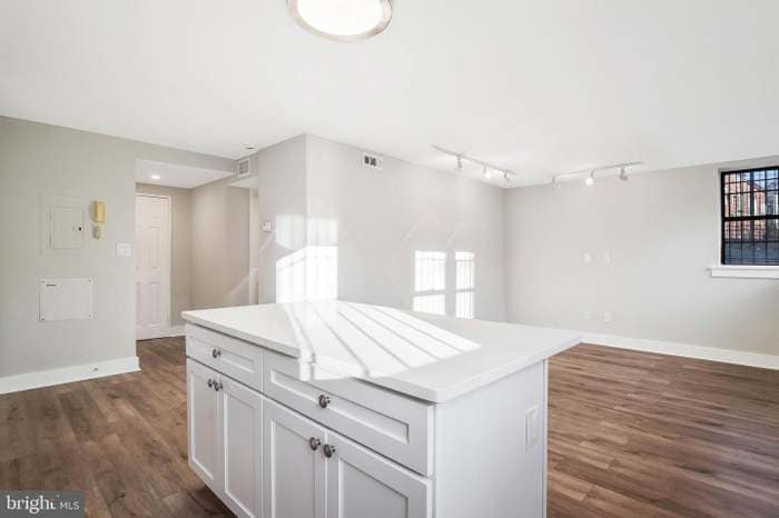 Building Photo - 212 Oakwood St SE