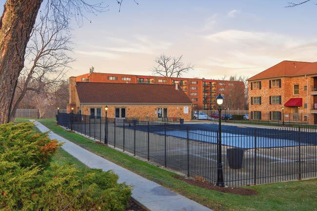 Building Photo - 1746 Sessions Walk