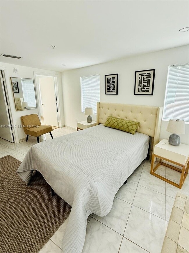 Building Photo - 7700 Collins Ave