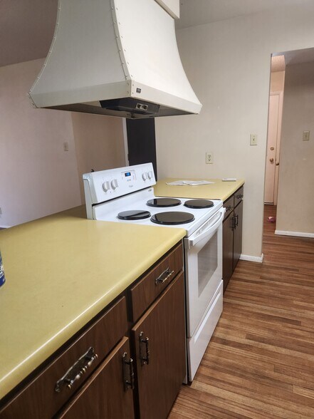 Building Photo - 425 Park Terrace Dr