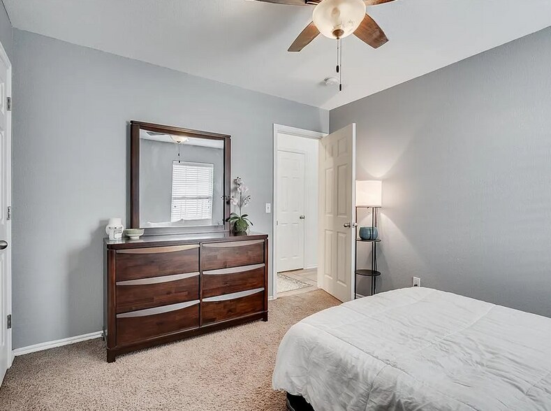 Building Photo - 2221 NW 199th St