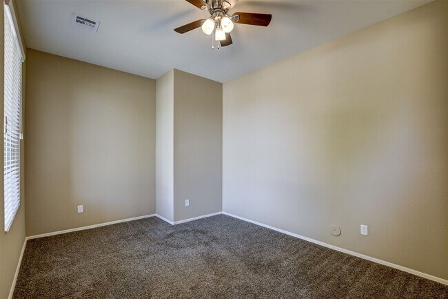 Building Photo - 3 bedrooms plus a den, 2 bath home in Brig...