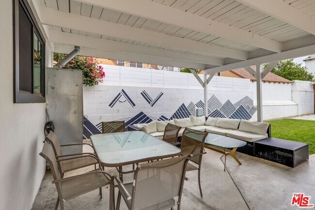Building Photo - 3725 Edenhurst Ave