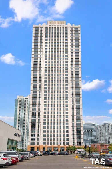 Building Photo - 353 N Desplaines St