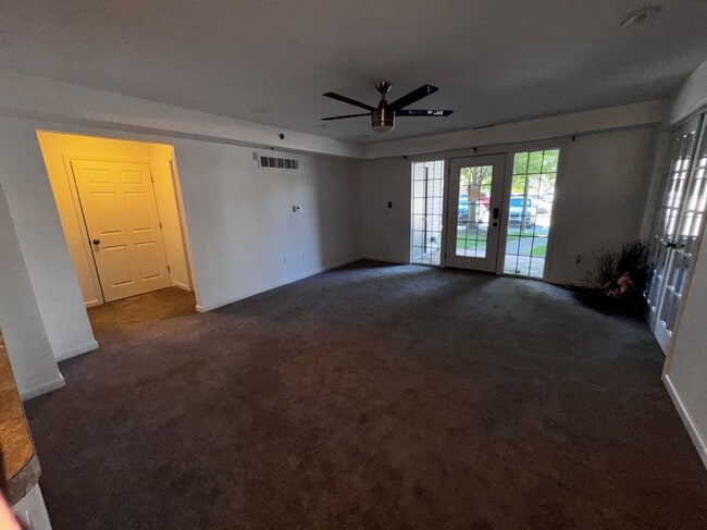 Building Photo - 14107 Pinehurst Ln