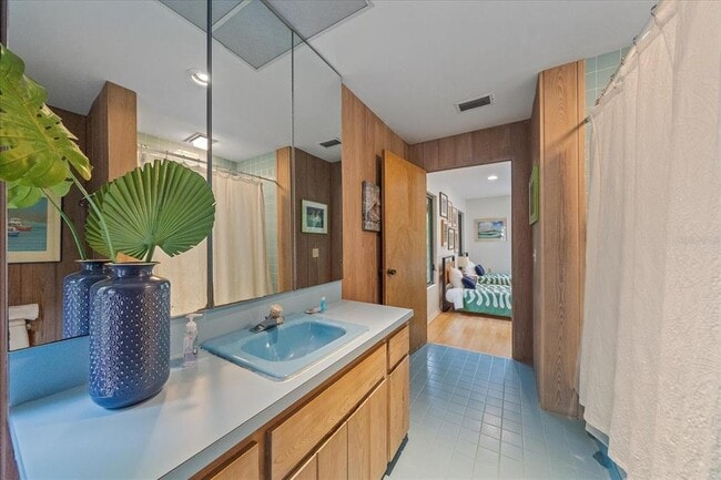 Building Photo - 3348 Old Oak Dr