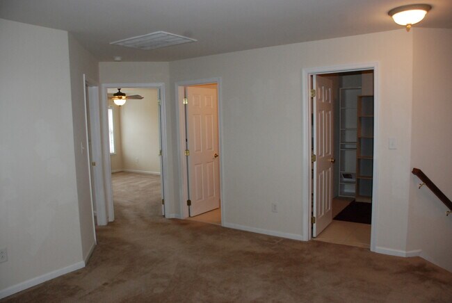 Building Photo - Well Maintained Townhome in Colonial Heritage in Williamsburg