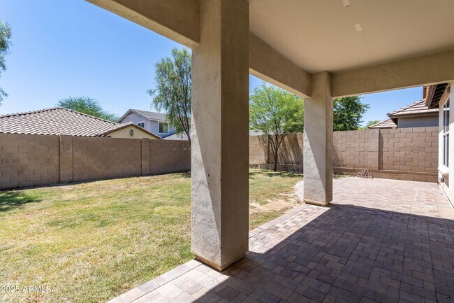 Building Photo - 2552 N Riley Rd