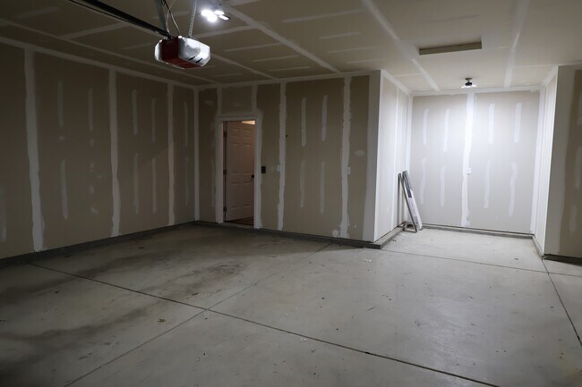 Building Photo - 2951 Daylily Dr