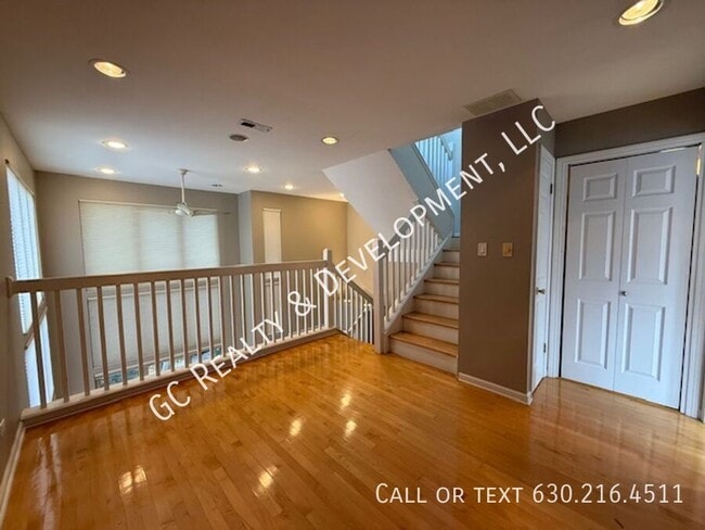 Building Photo - 220 Des Plaines Ave