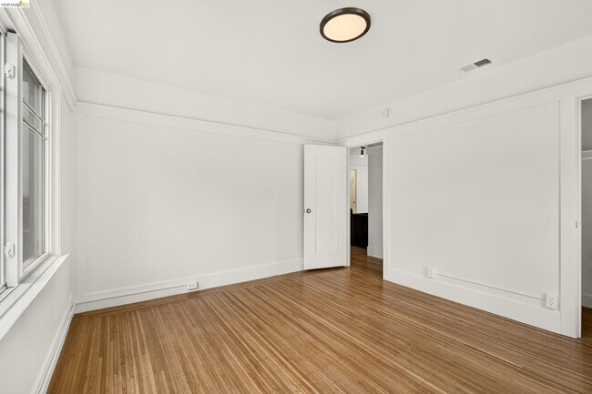 Building Photo - 846 Mandana Blvd