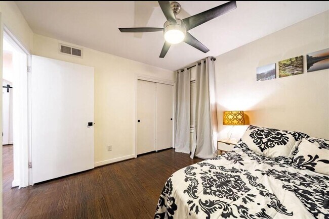 Building Photo - 10305 Bassoon Dr