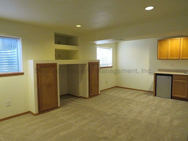 Building Photo - 3280 Richmond Dr