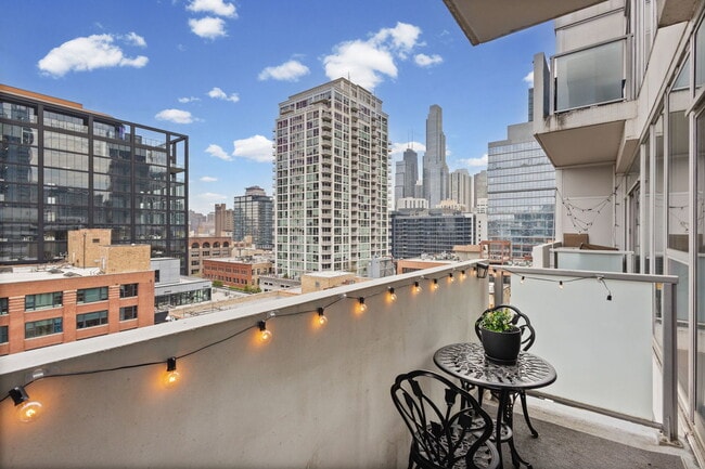 Building Photo - 630 N Franklin St