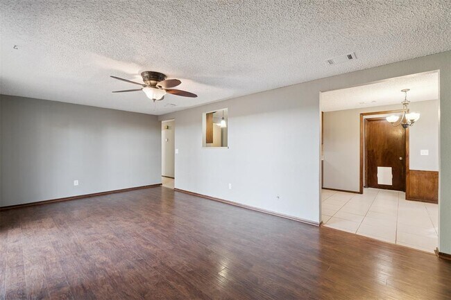 Building Photo - 1205 Swan Lake Rd