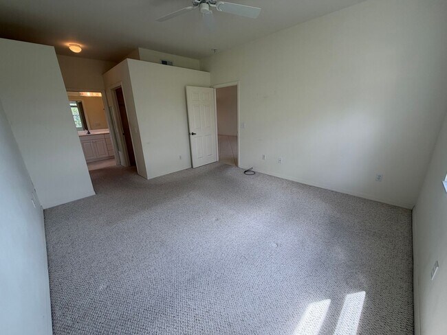 Building Photo - ANNUAL RENTAL - 3 BED / 2 BATH CONDO WITH 1 CAR GARAGE IN SHERWOOD