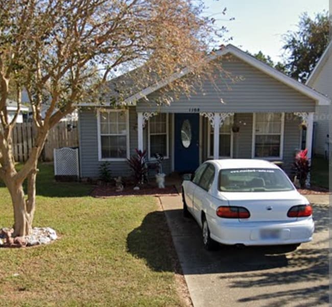 Building Photo - 1108 Sweetbriar St