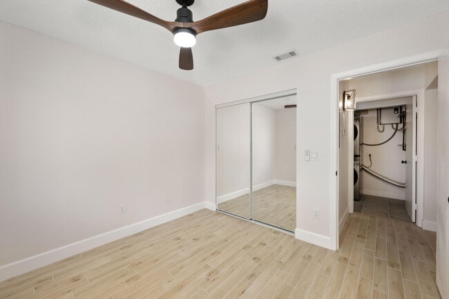 Building Photo - 5214 Stacy St