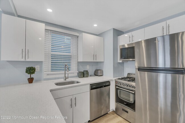 Building Photo - 262 1st Ave